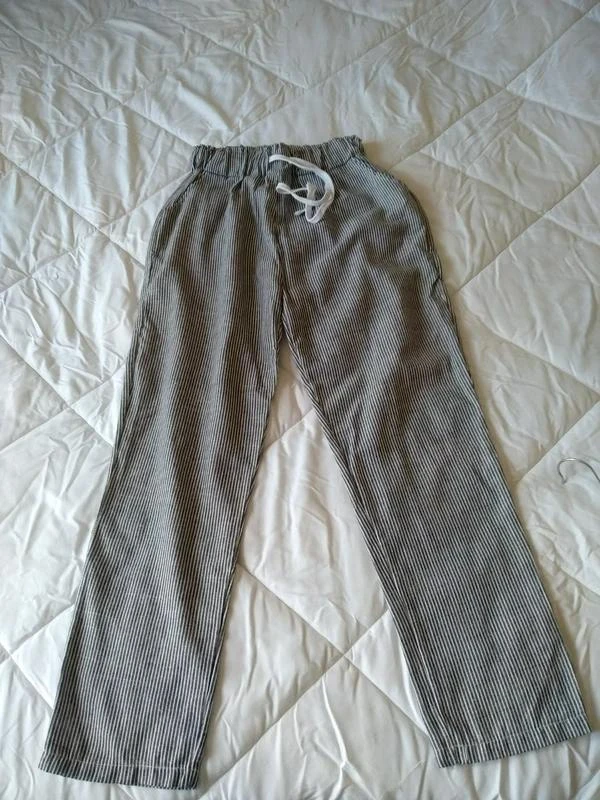 Pantalon léger à rayures en hauteur